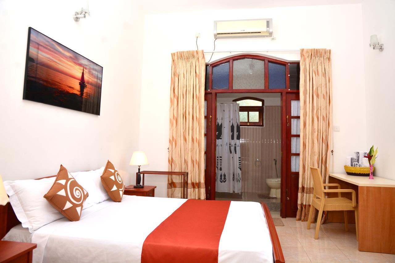 Robi Garden Villa Negombo Exterior foto